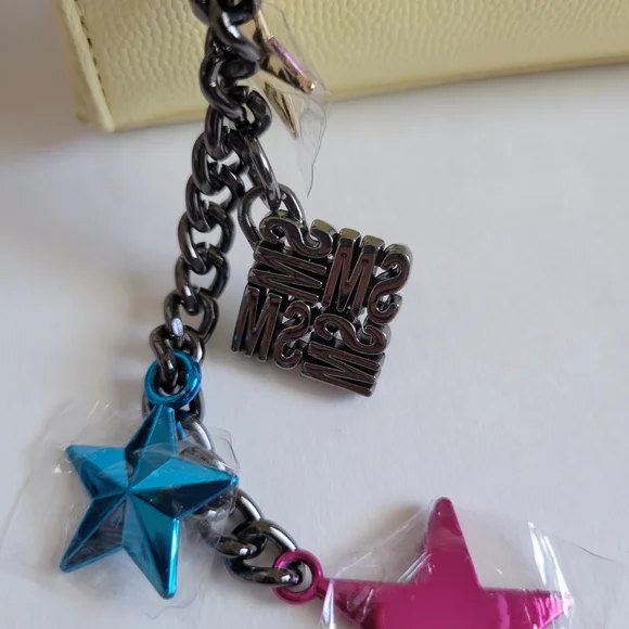 Steve Madden Women's Yellow Handbag with Star Charms NWT - Picture 4 of 16